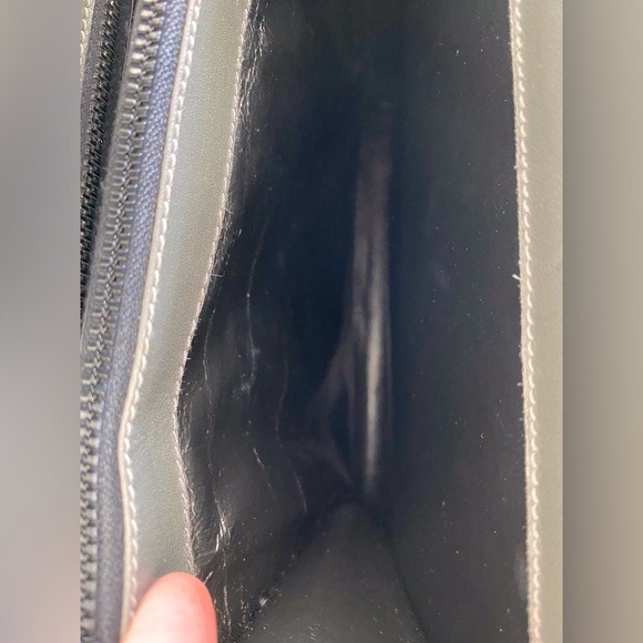 Vintage 1970s Gray Gucci Shoulder Bag with G Clasp and Suede Details - Picture 14 of 16